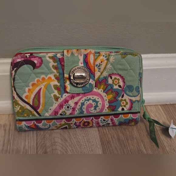 Vera Bradley Green Paisley Wallet - Picture 1 of 4